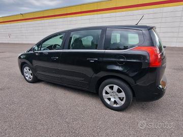 Peugeot 5008 1.6 HDi 112CV cambio robotizzato Tecn