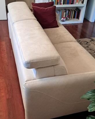 Divano in tessuto microfibra