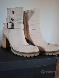 Stivaletto beige donna