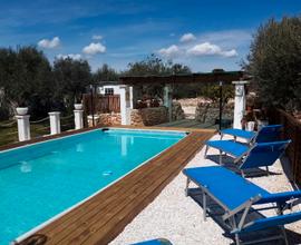 Antico trullo con piscina