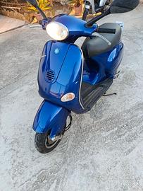 Vespa scooter 125