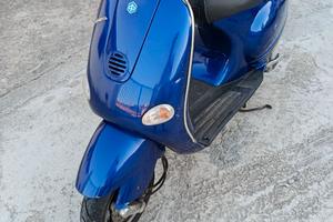 Vespa scooter 125