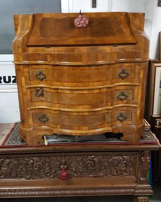 Segretarie in radica di noce