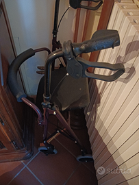 Deambulatore con seduta