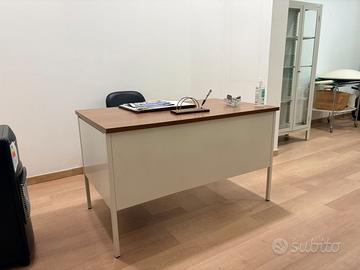 Scrivania da Ufficio con Cassettiera