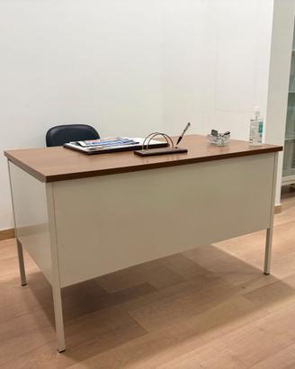 Scrivania da Ufficio con Cassettiera