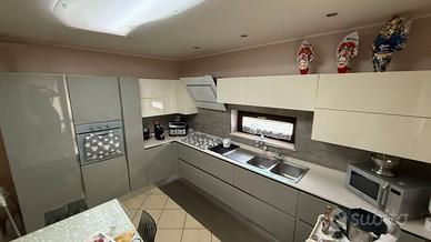 CUCINA ARREDAMENTO COMPLETO