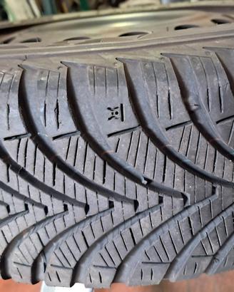 AYGO - C1 - 107  2 Gomme 4 Stagioni