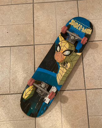 Monopattino spiderman
