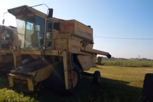 mietitrebbia New Holland modello TR85