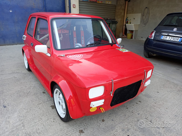 Auto da corsa slalom pista
