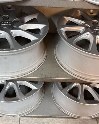 4 Cerchi in lega da 16'' pollici Audi A3 8V0601025