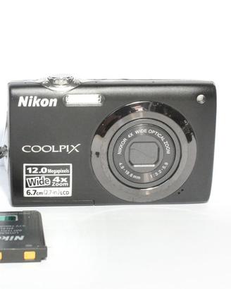 Nikon Coolpix S3000 fotocamera digitale funzionant