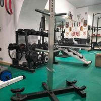 2 Porta pesi e manubri