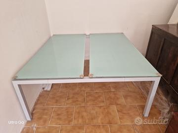 Scrivania da ufficio con piano in cristallo