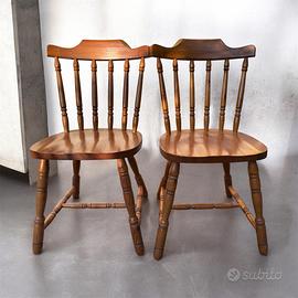 Coppia di sedie in legno