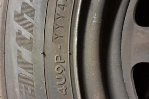  4 gomme + 4 cerchi 175/65/14/82T  