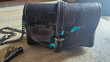 borsa/pochette  nera e azzurra vera pelle