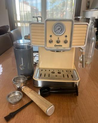 macchina da caffè con macinacaffè integrato