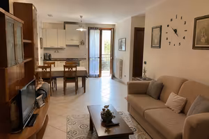 Trilocale arredato con balcone a Civate (LC)