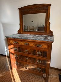 2 comò e 2 comodini antichi