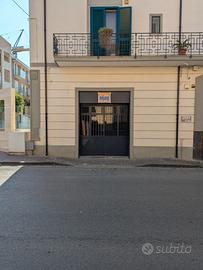 Locale commerciale zona centrale Frattamaggiore