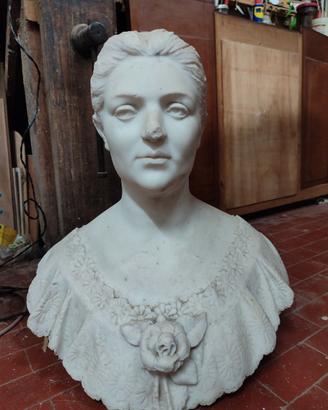 Busto Femminile in Marmo Bianco – Fine XIX Secolo