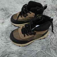 Scarpe stivale bambino zara nere e marroni n22