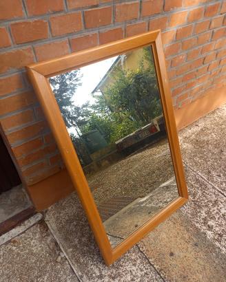 specchio con cornice in legno
