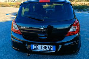 Opel corsa 1,2  GPL casa madre