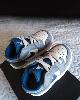 Scarpe tennis bimbo Jordan tg 22