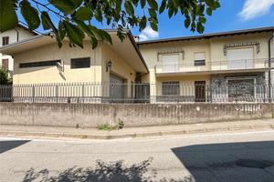 Soluzione indipendente a Sesto Calende - ampi spaz