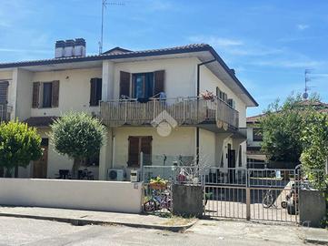 PORZIONE DI TRIFAMILIARE A LUGO