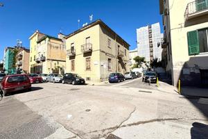 3 LOCALI A NAPOLI