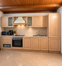 Cucina completa in legno – stile classico