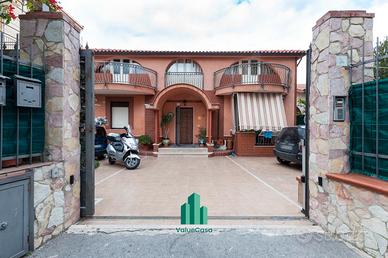 Molara: villa su 2 livelli con spazi esterni