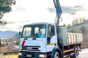 Iveco Eurocargo 120E18; con ribaltabile e gru