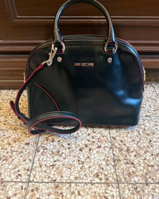 Borsa Love Moschino nera con dettagli rossi