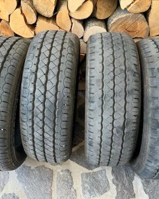 4 Pneumatici usato 195/60 R16C 99/97H all'80%