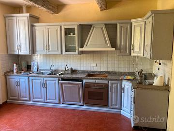 Cucina di legno massello