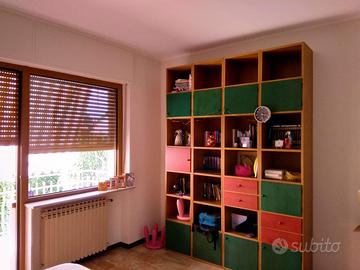 Libreria componibile in legno massiccio
