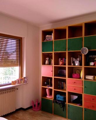 Libreria componibile in legno massiccio