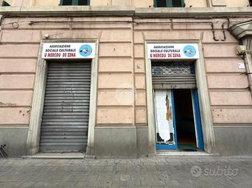 NEGOZIO A GENOVA