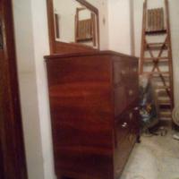 Antico comò con specchio