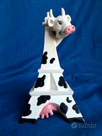 Torre Eiffel incontra Mucca.