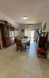 AMPIO TRILOCALE CON TERRAZZO E POSTO AUTO