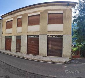 Appartamento di 230 m² con più di 5 locali a Valbr
