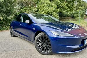 Tesla model 3 Highland RWD Premium.