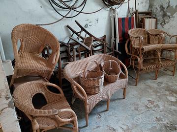 divanetto e poltroncine in vimini 