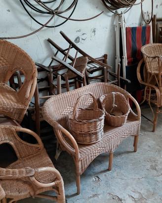 divanetto e poltroncine in vimini 